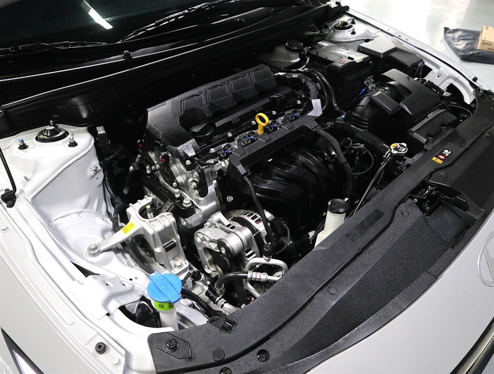 HYUNDAI Avante - Vista 6