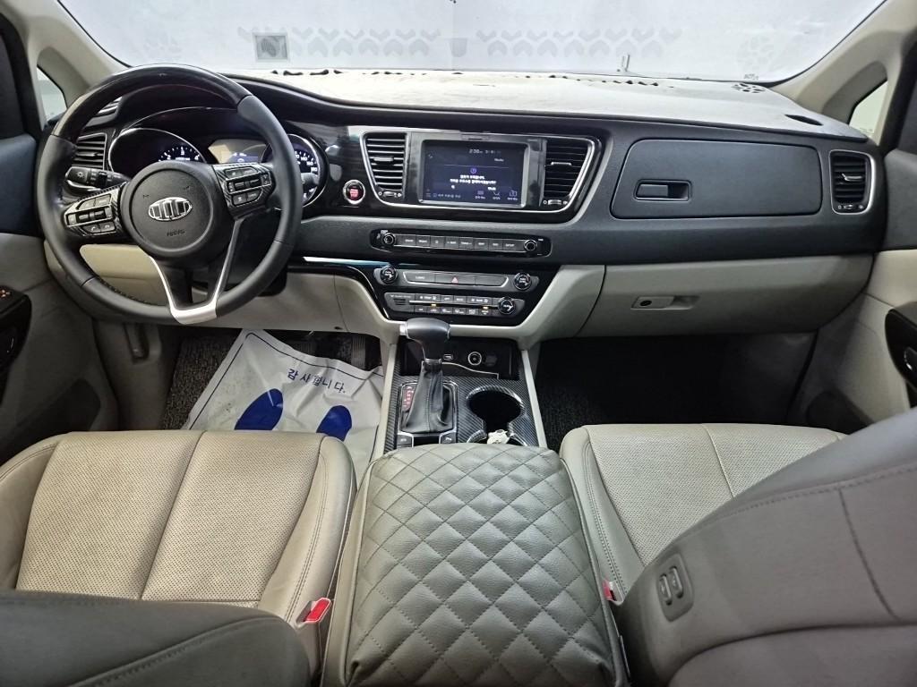 KIA Carnival - Vista 5