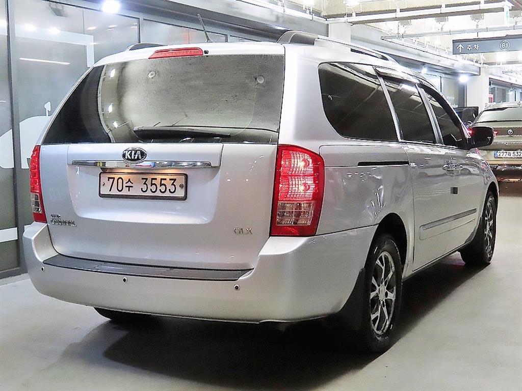 KIA Carnival - Vista 4