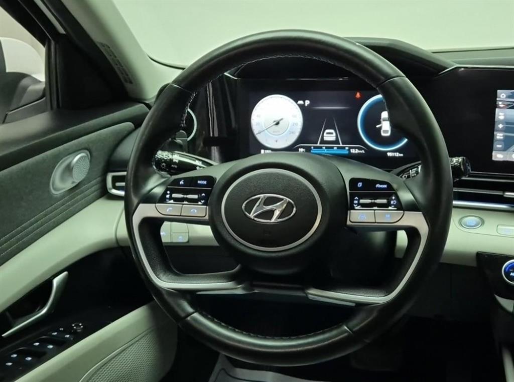 HYUNDAI Avante - Vista 9
