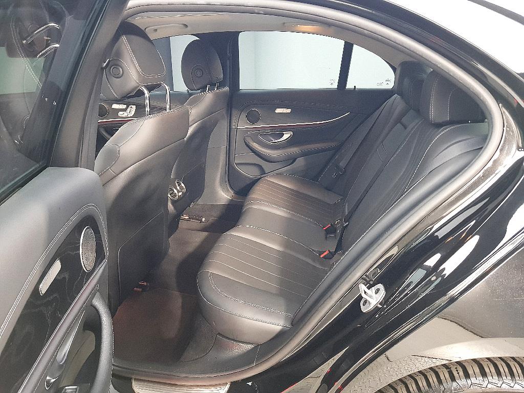 Mercedes Benz E class - Vista 9