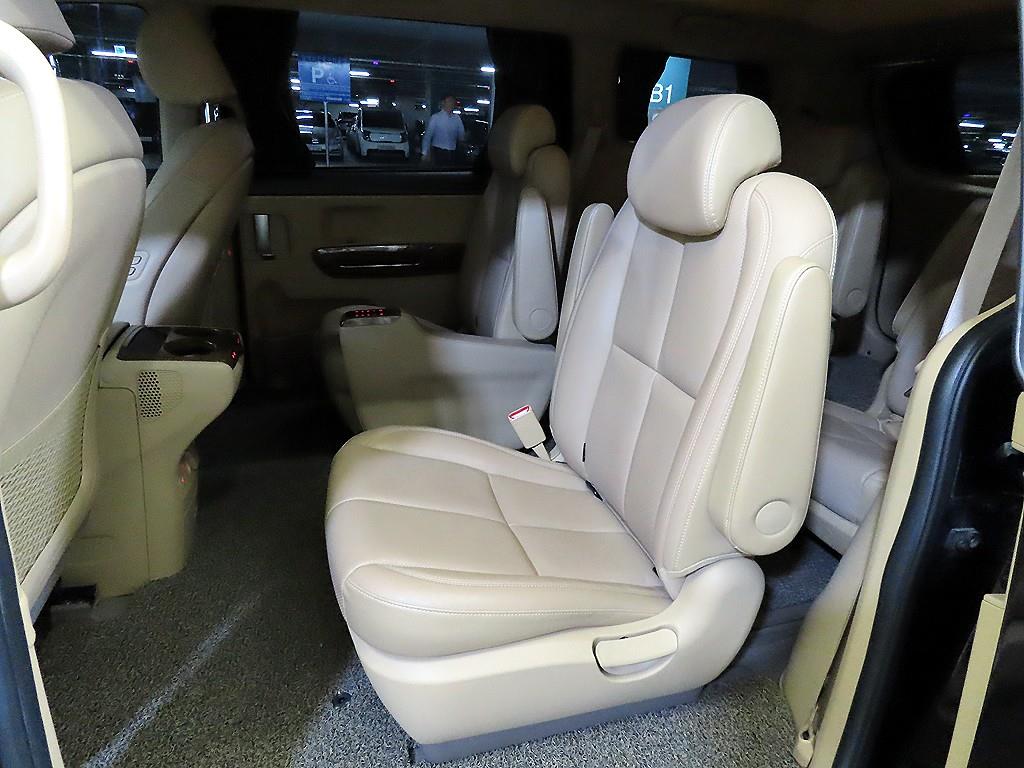 KIA Carnival - Vista 7