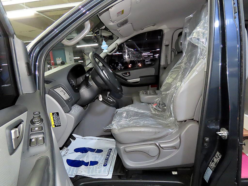 HYUNDAI Starex - Vista 6