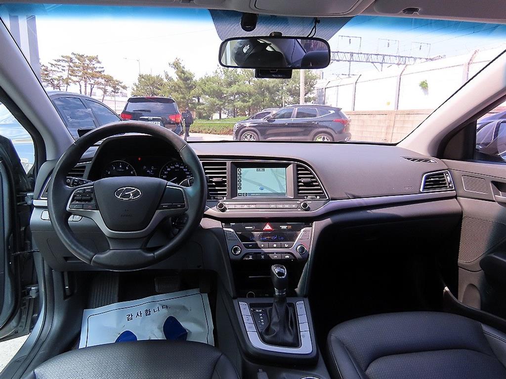 HYUNDAI Avante - Vista 7