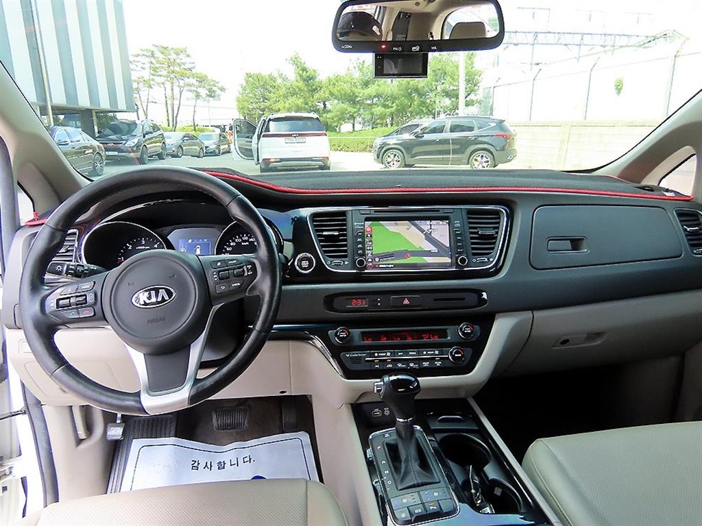 KIA Carnival - Vista 8