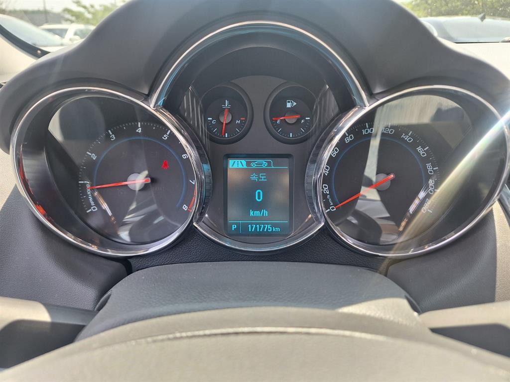 Chevrolet Cruise - Vista 5
