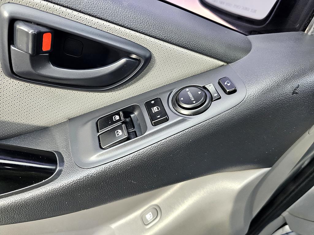 HYUNDAI Starex - Vista 12