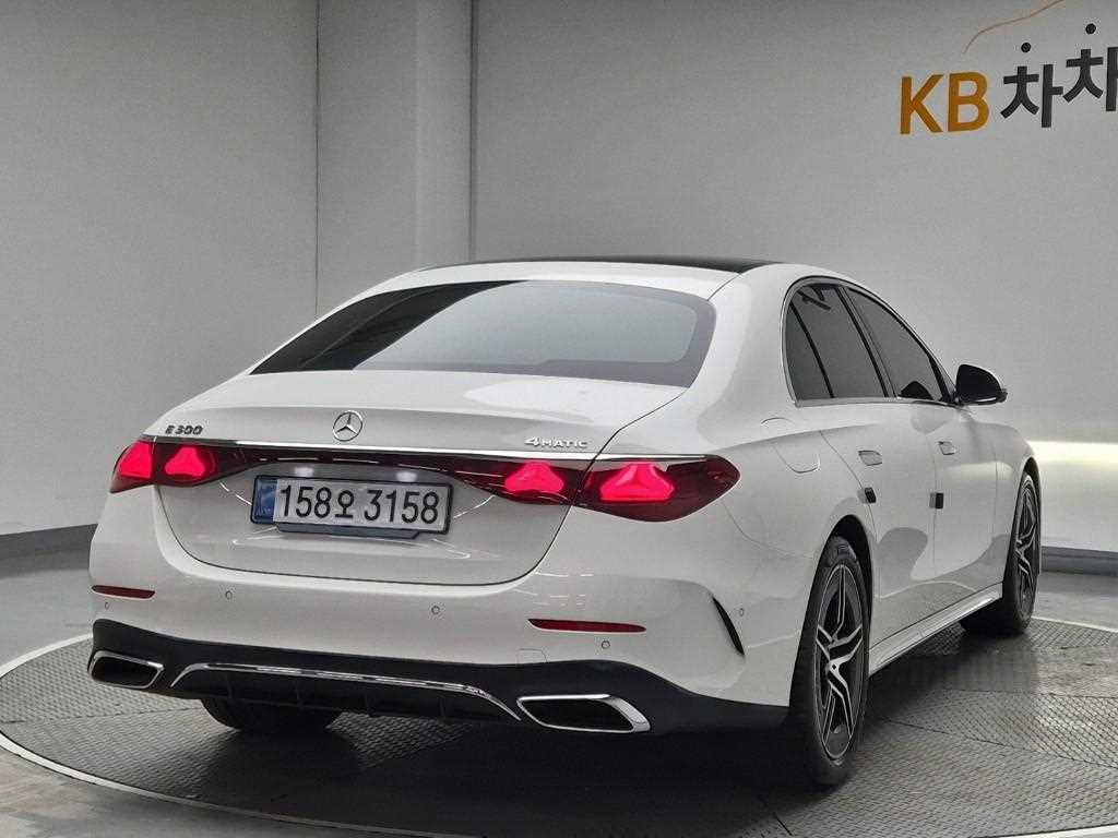 Mercedes Benz E class - Vista 3