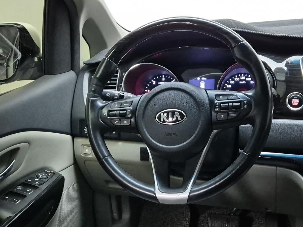 KIA Carnival - Vista 9