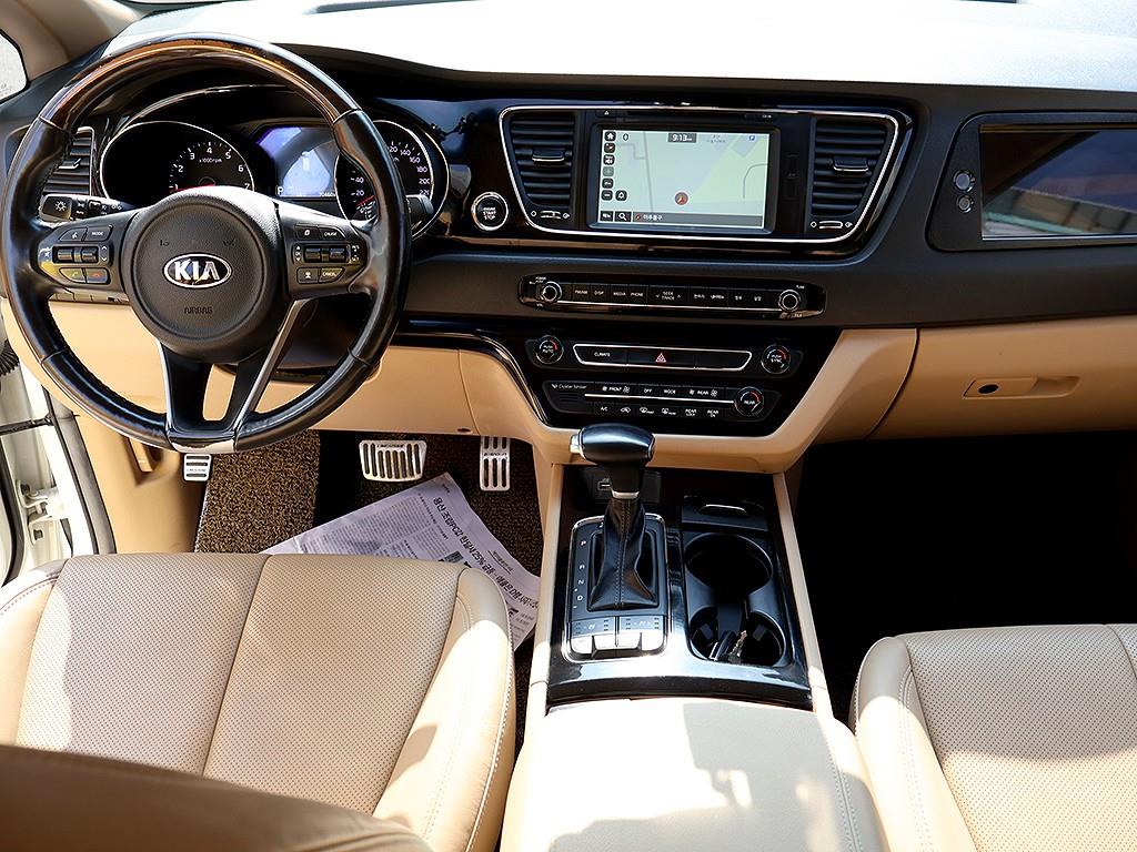 KIA Carnival - Vista 9