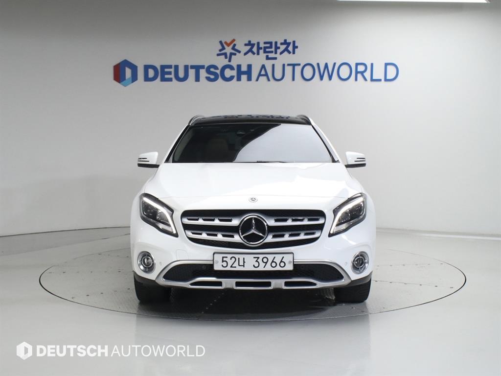 Mercedes Benz GLA Class - Vista 5