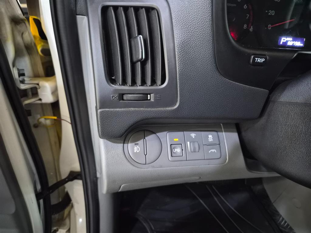 HYUNDAI Starex 2019 Amarillo - Importación desde Corea - HF Imports Iquique - Foto 16