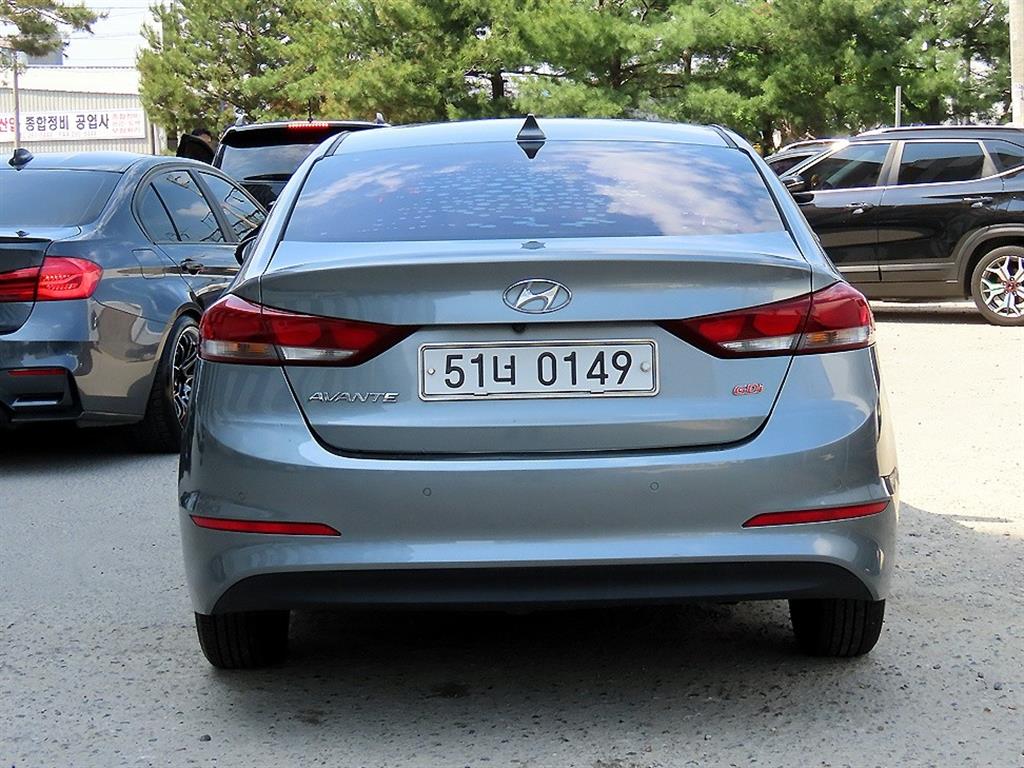 HYUNDAI Avante - Vista 4