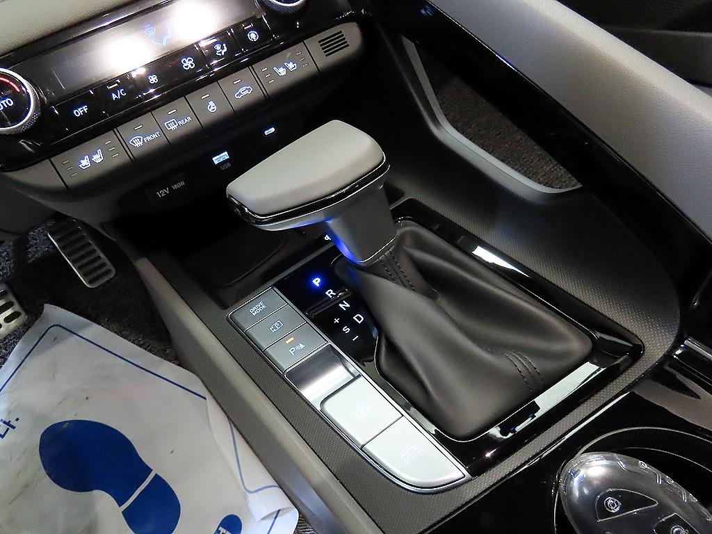 HYUNDAI Avante - Vista 12