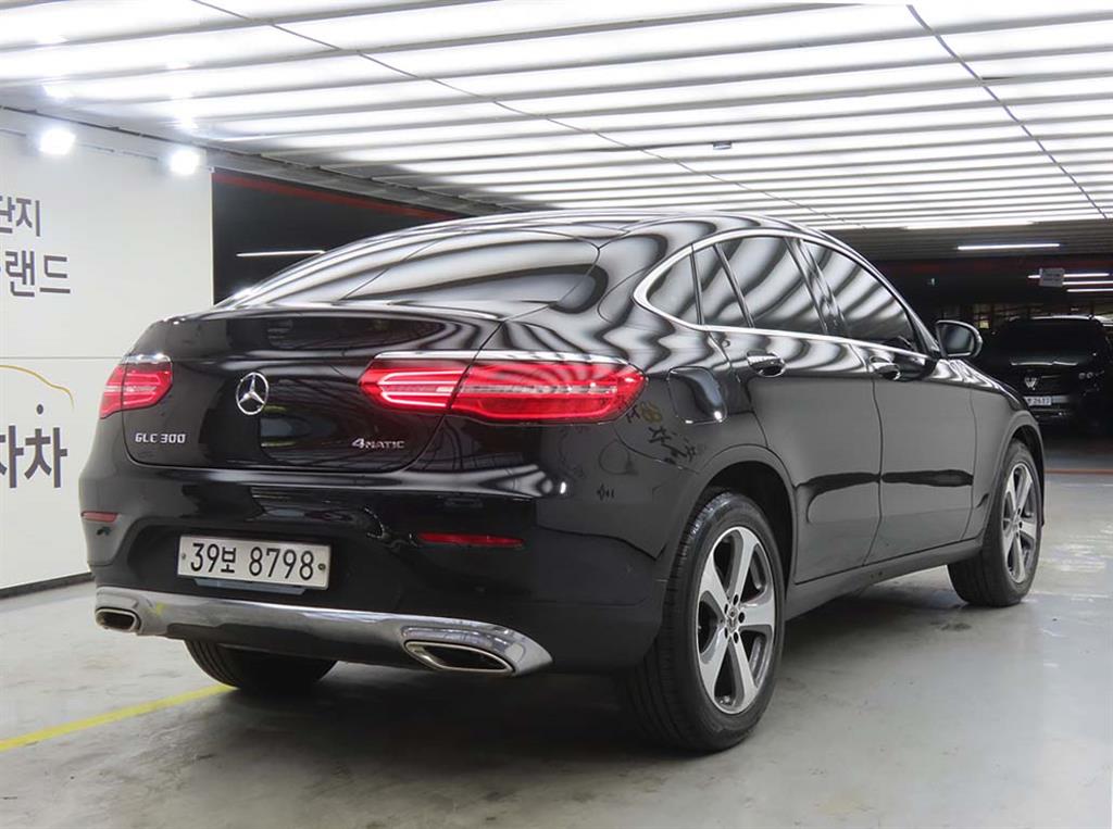 Mercedes Benz GLC Class - Vista 4