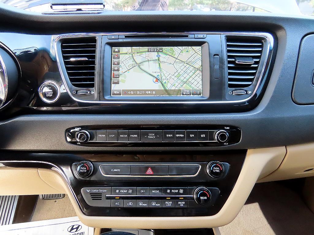 KIA Carnival - Vista 12