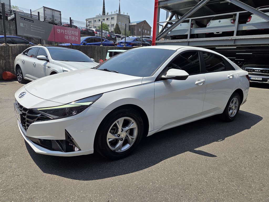 HYUNDAI Avante - Vista 3