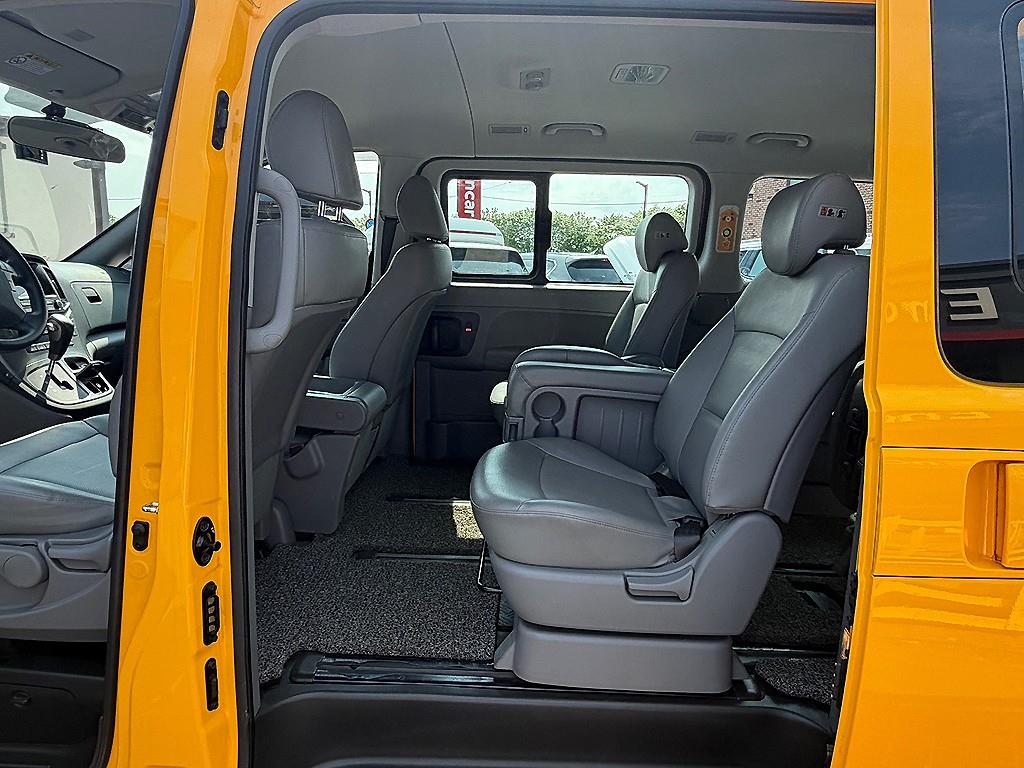 HYUNDAI Starex - Vista 7