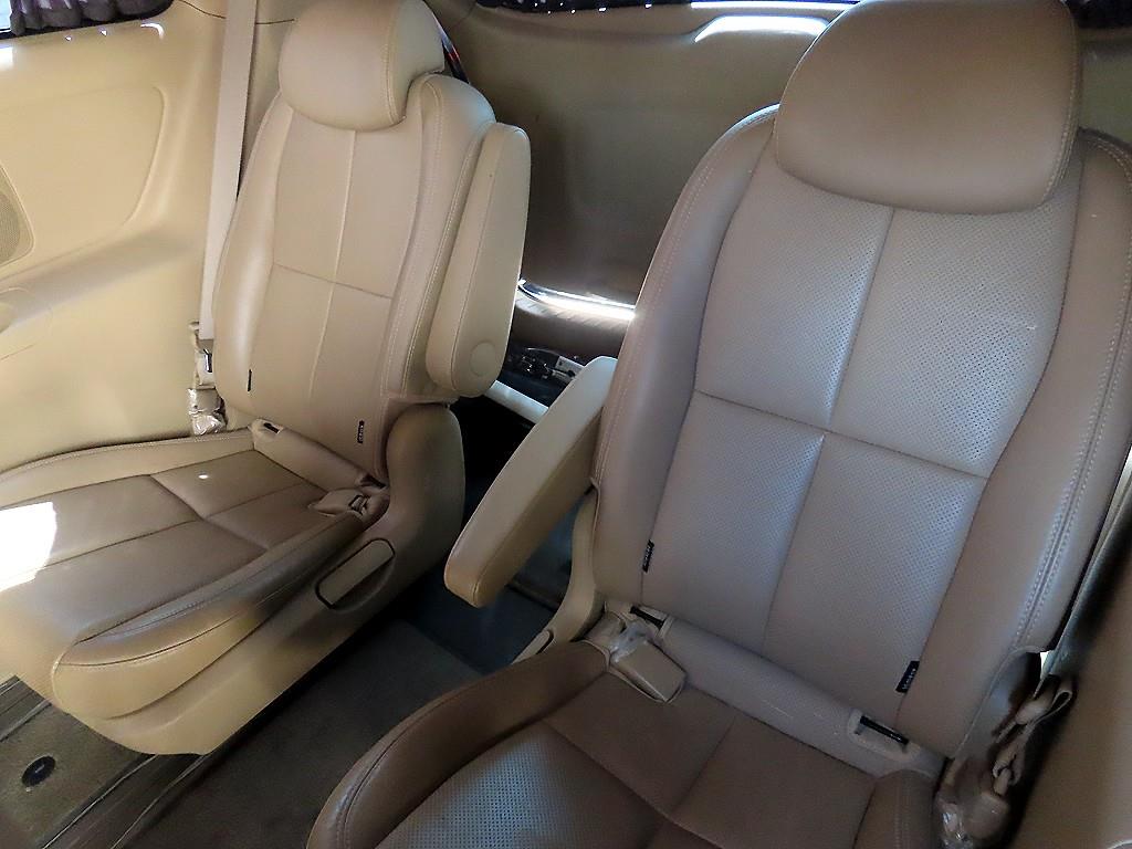 KIA Carnival - Vista 7
