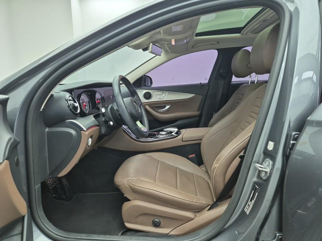 Mercedes Benz E class - Vista 11