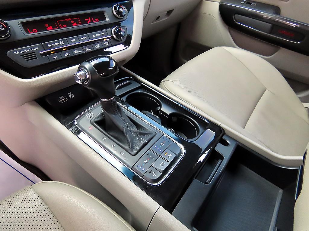 KIA Carnival - Vista 11