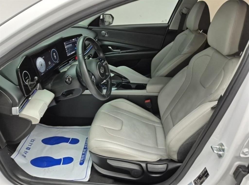 HYUNDAI Avante - Vista 11