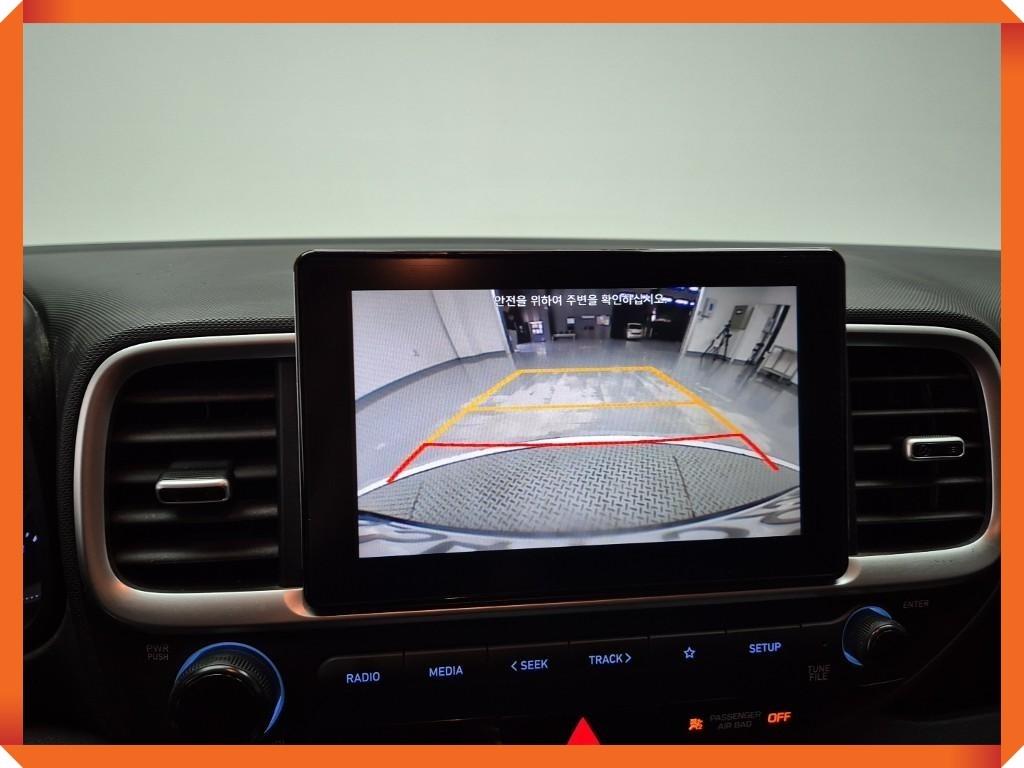 HYUNDAI Venue - Vista 11