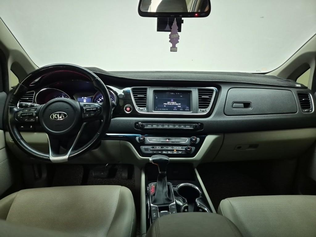 KIA Carnival - Vista 7