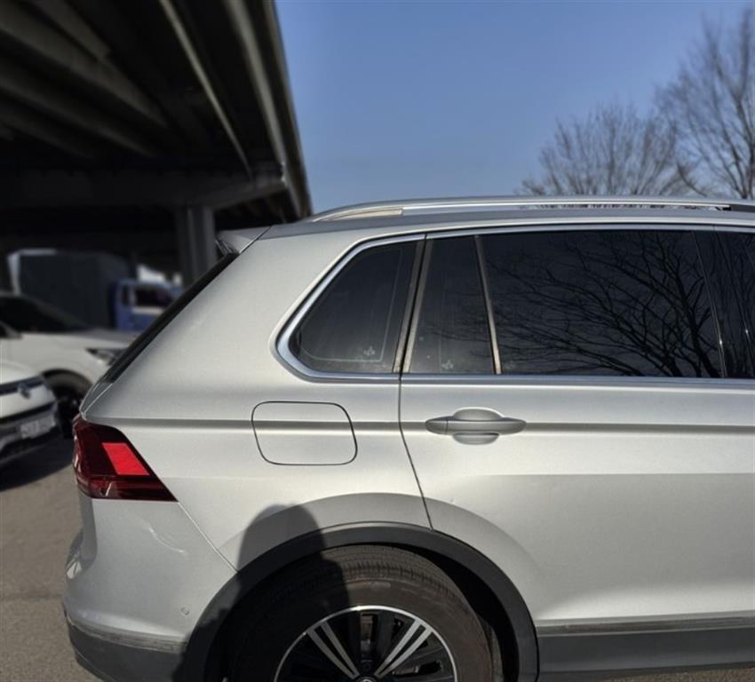 Volkswagen Tiguan - Vista 5