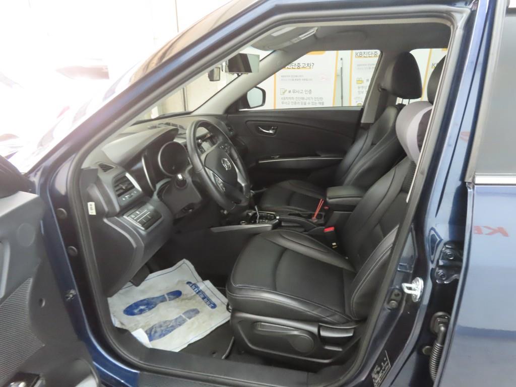 Ssangyong Tivoli - Vista 5