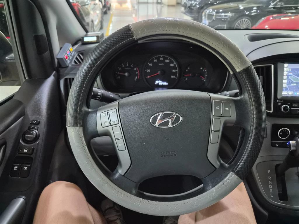 HYUNDAI Starex - Vista 10