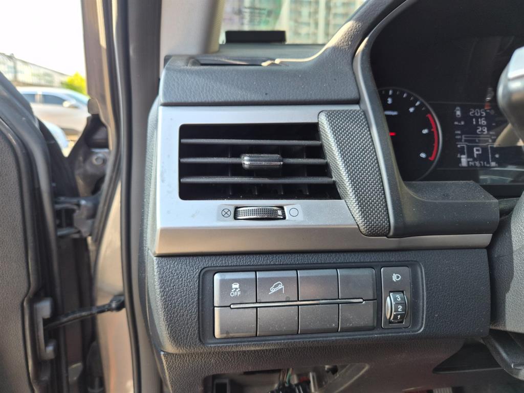 Ssangyong Rexton 2019 Gris - Importación desde Corea - HF Imports Iquique - Foto 14
