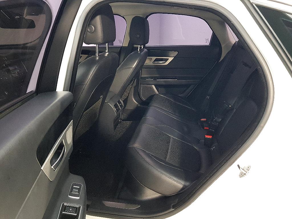 Jaguar XF - Vista 9