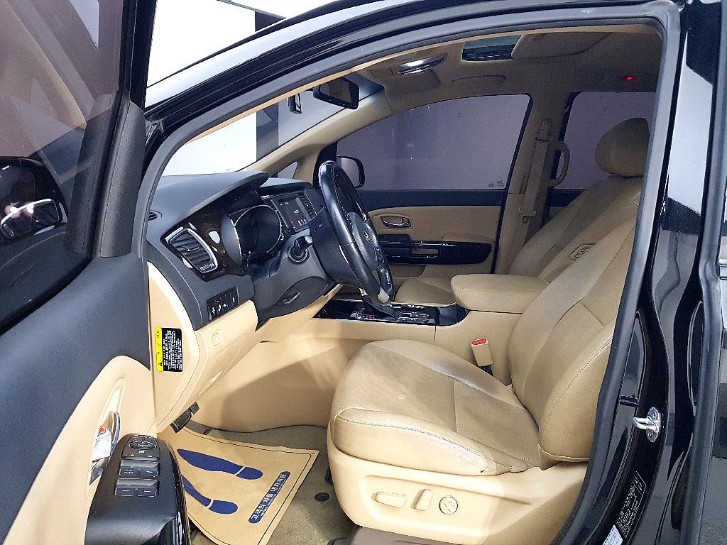 KIA Carnival - Vista 8