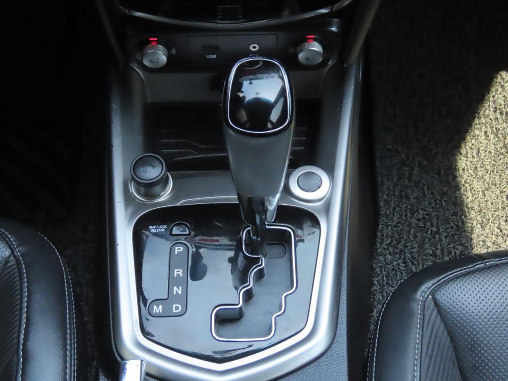 Ssangyong Tivoli 2015 Blanco - Importación desde Corea - HF Imports Iquique - Foto 10
