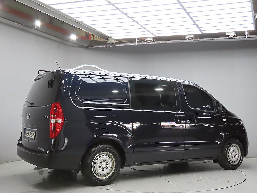 HYUNDAI Starex - Vista 7