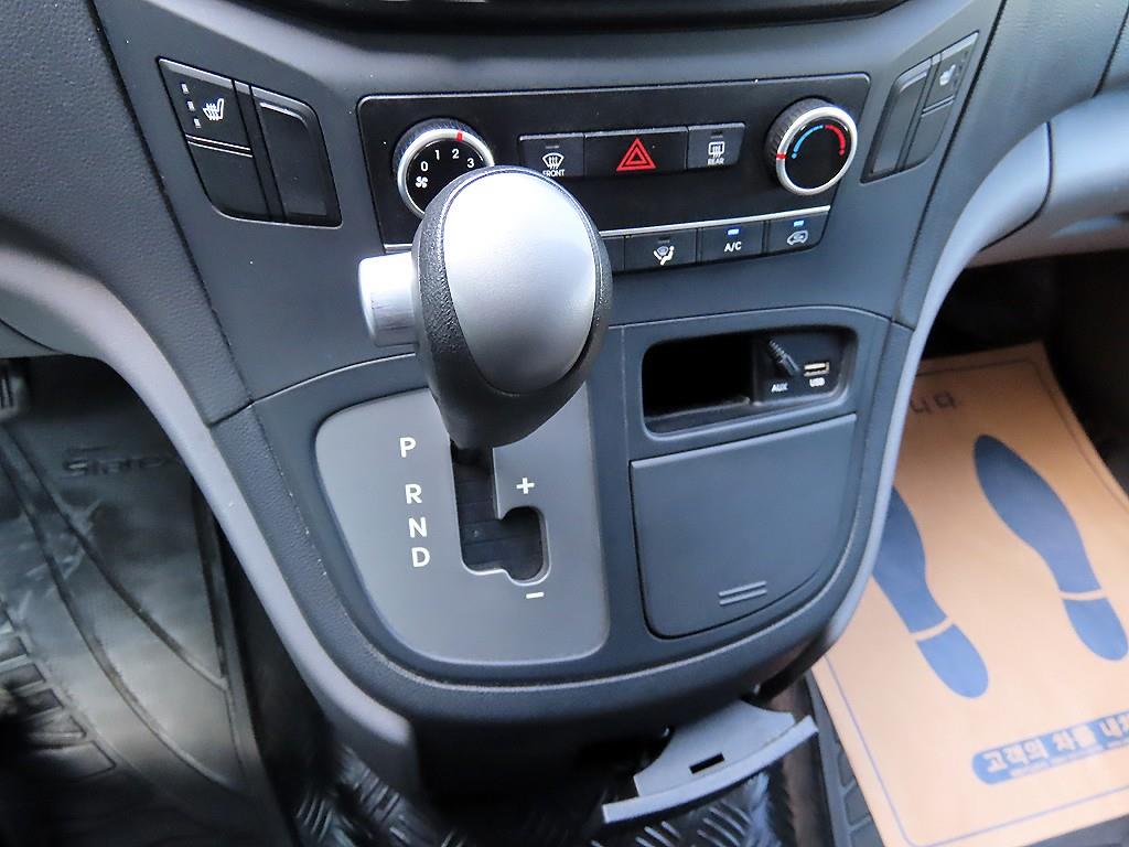 HYUNDAI Starex - Vista 10