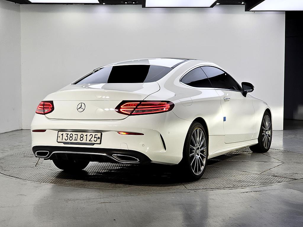 Mercedes Benz C Class - Vista 4