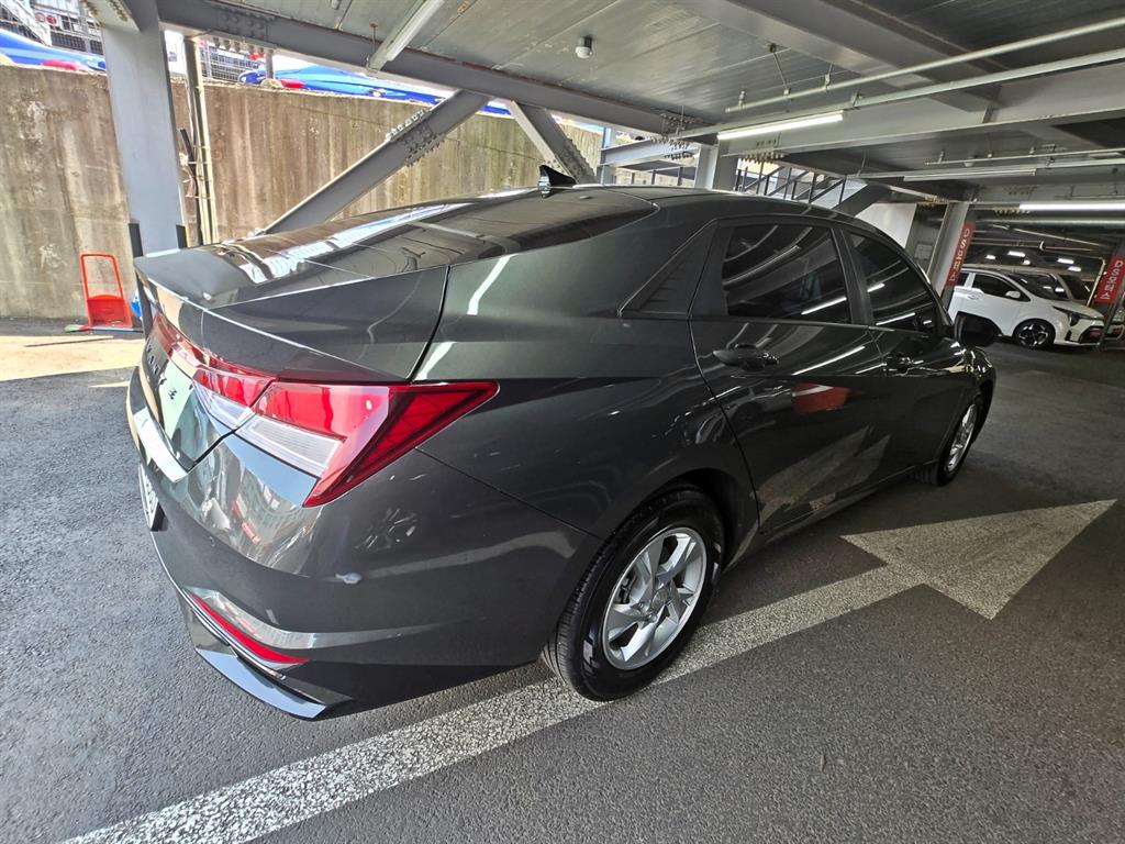 HYUNDAI Avante - Vista 2