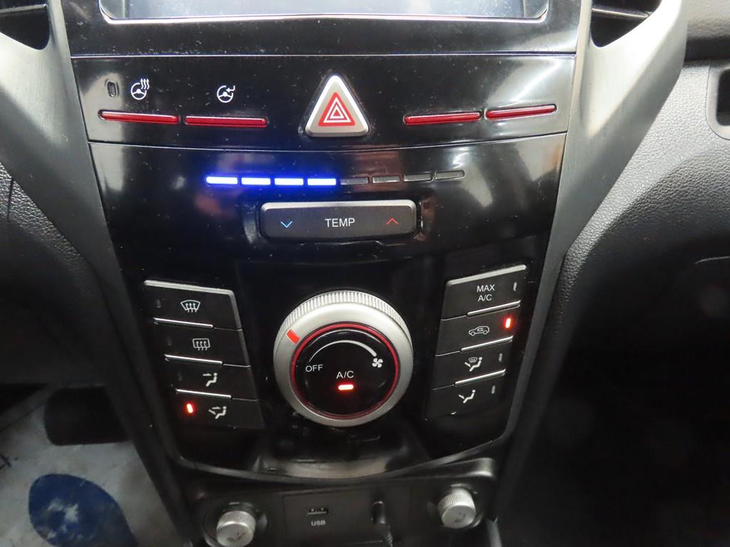 Ssangyong Tivoli - Vista 12