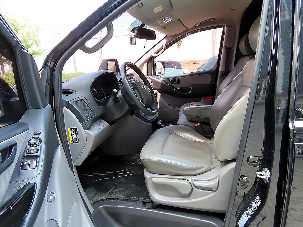 HYUNDAI Starex - Vista 5