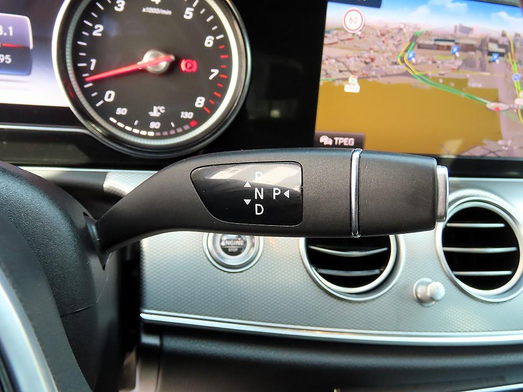 Mercedes Benz E class - Vista 10