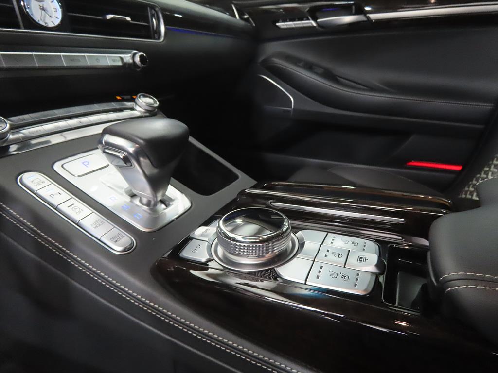 Genesis G90 - Vista 10