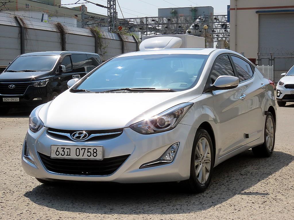 HYUNDAI Avante - Vista 2