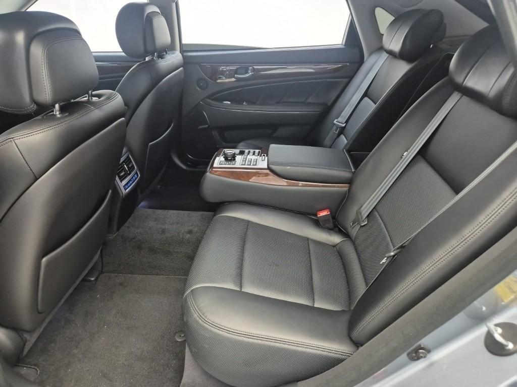 HYUNDAI Equus - Vista 9