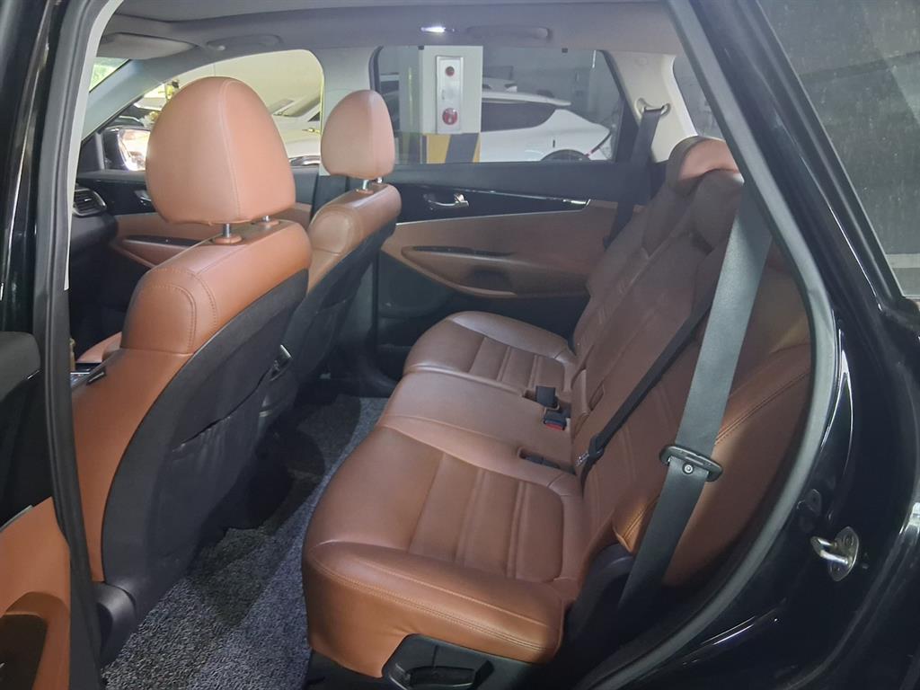 KIA Sorento - Vista 8