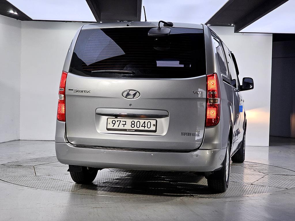 HYUNDAI Starex - Vista 3