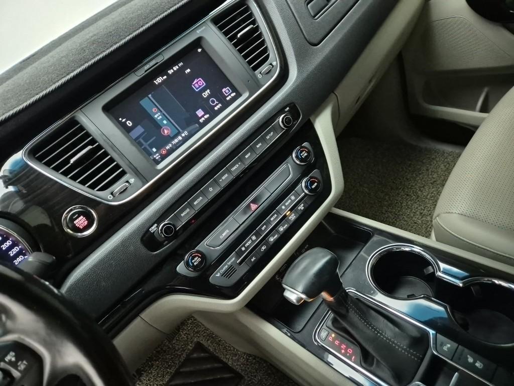 KIA Carnival - Vista 10