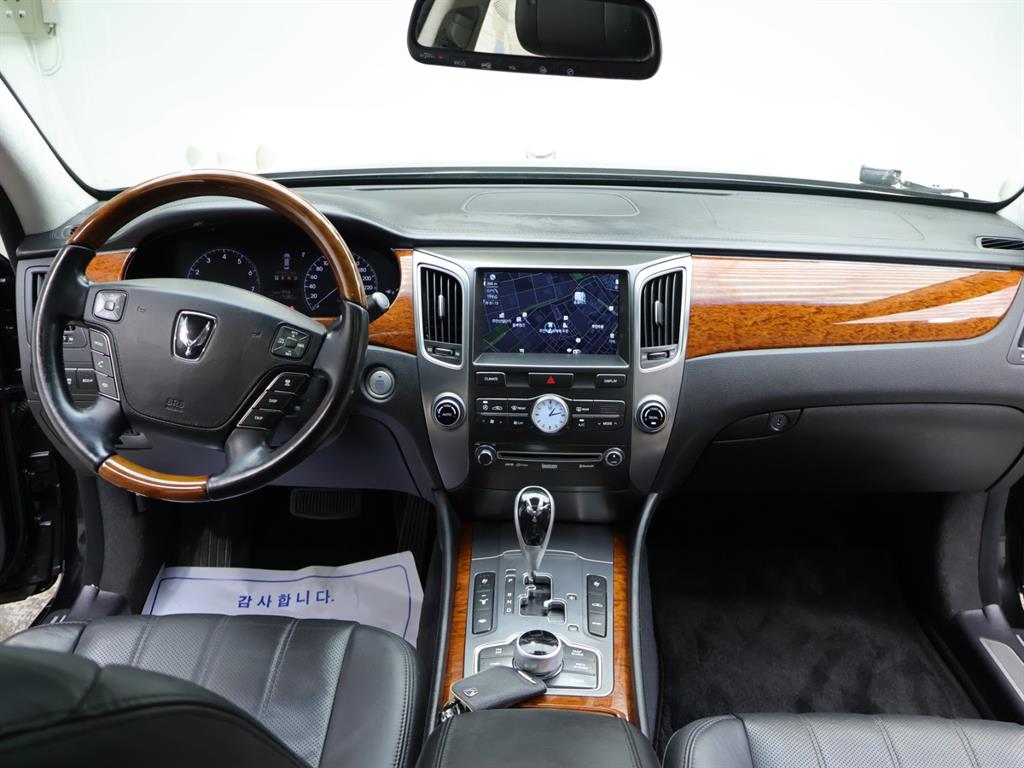 HYUNDAI Equus - Vista 9
