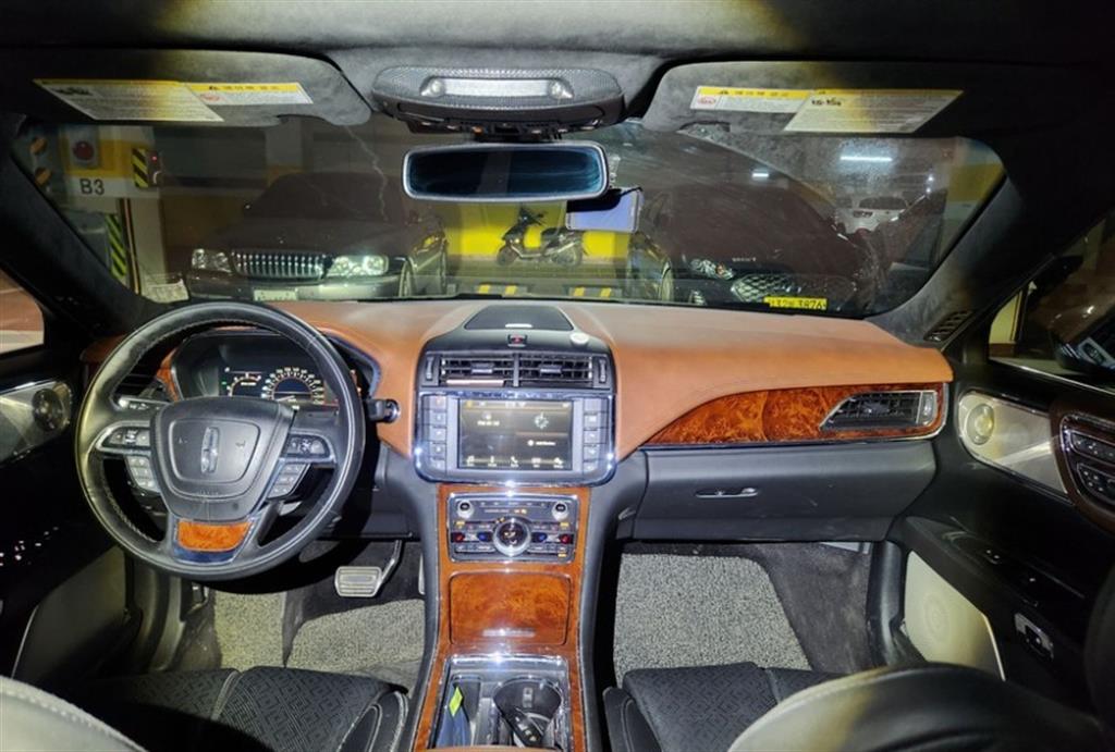 Lincoln Continental - Vista 9
